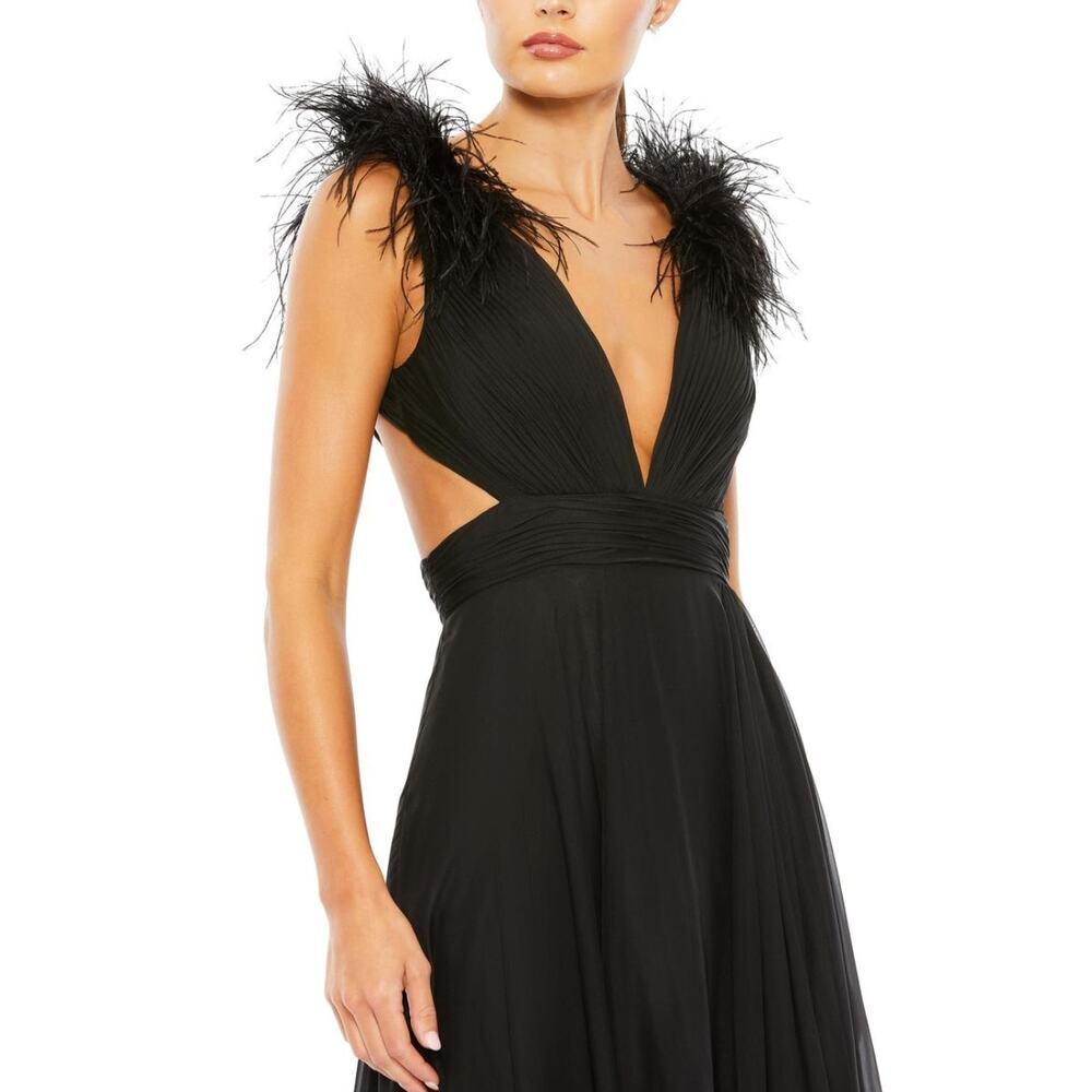 Mac Duggal 68113 black plunge faux ostrich feather A-line gown Size 4 Formal